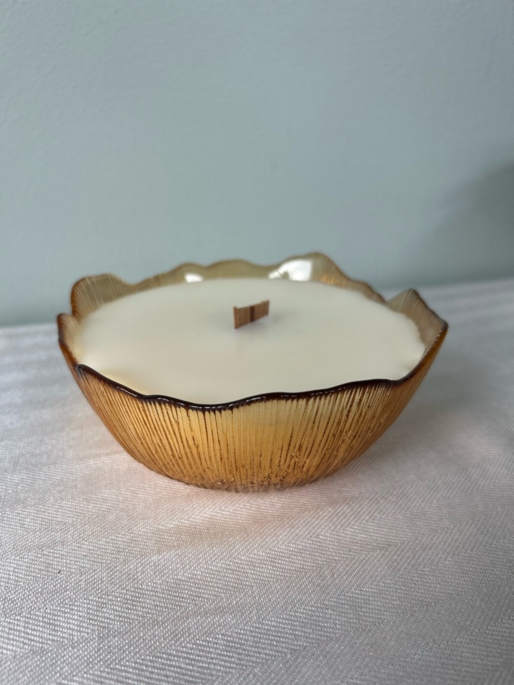 Lilac Scented Wood Wick Candle in Amber Glass Bowl
